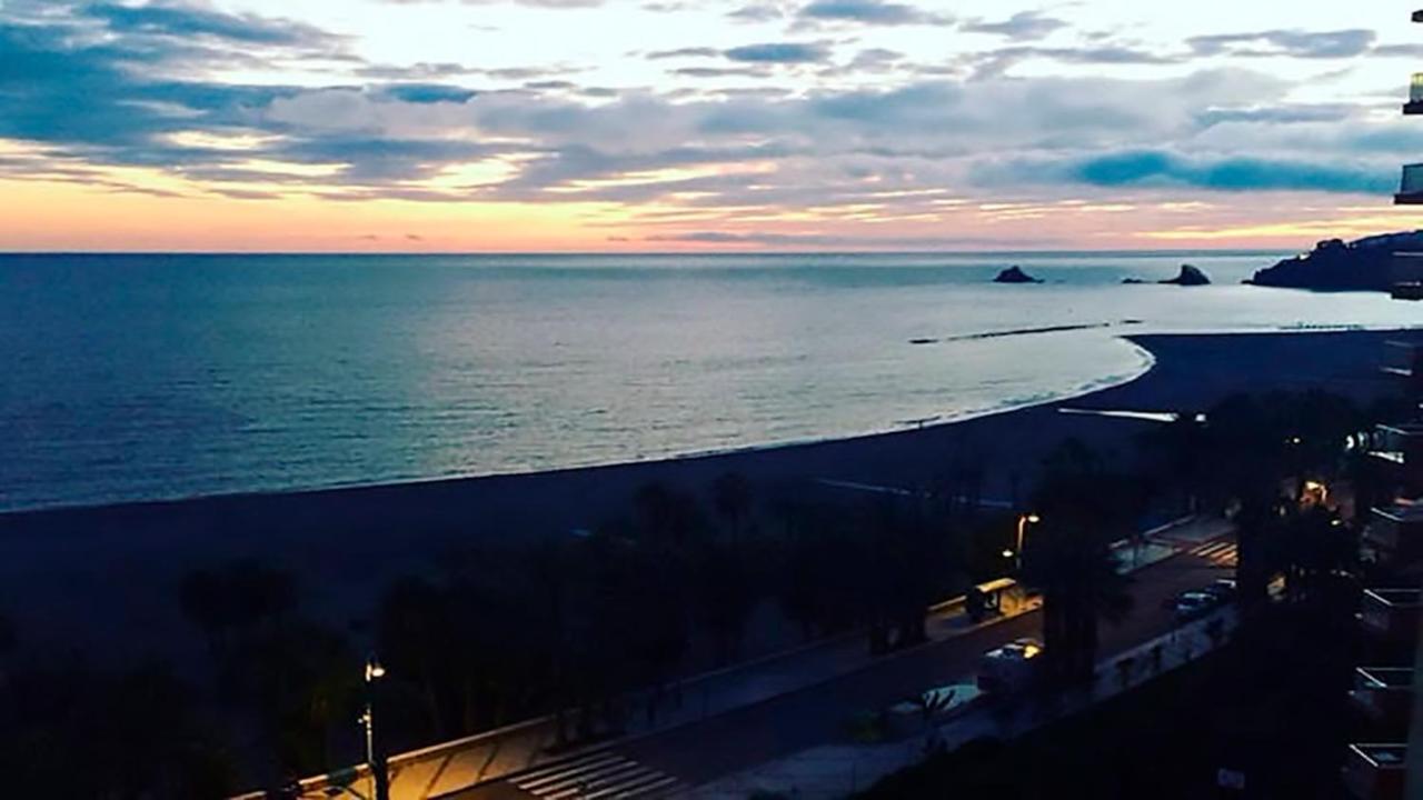 Apartamento En La Playa Con Vistas De Ensueno Almuñécar Екстериор снимка